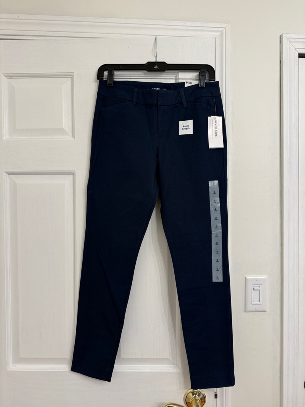 Old Navy Ankle Length Pixie Pant